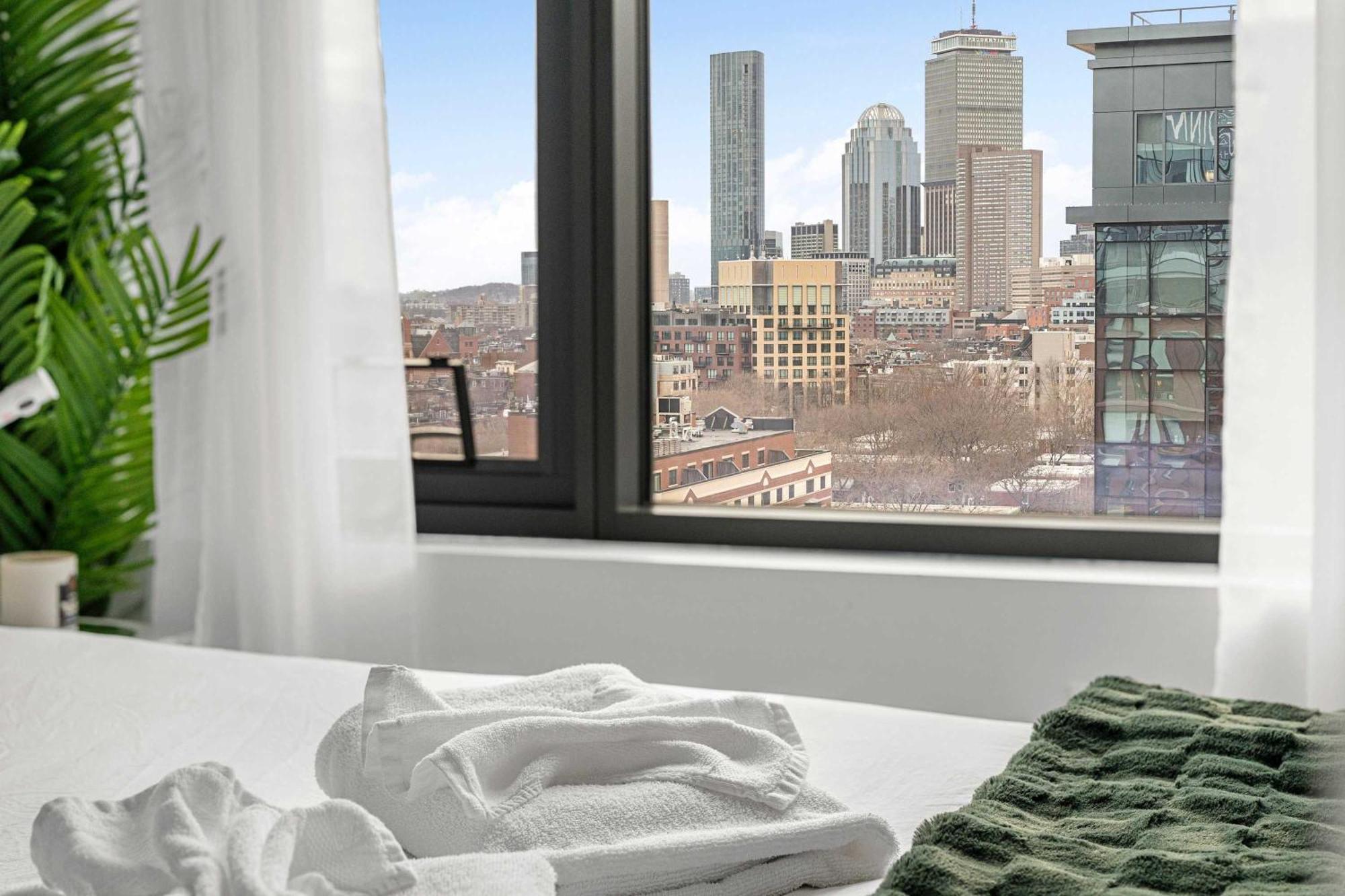 Apartment South End Gem Views Rooftop Pool
