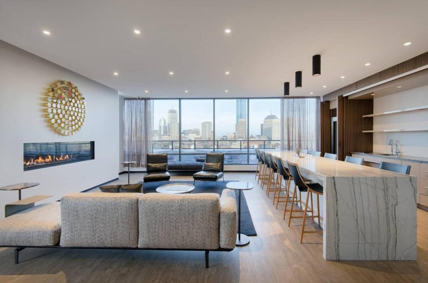 South End W Fireplace Gym & Pool Apartment *