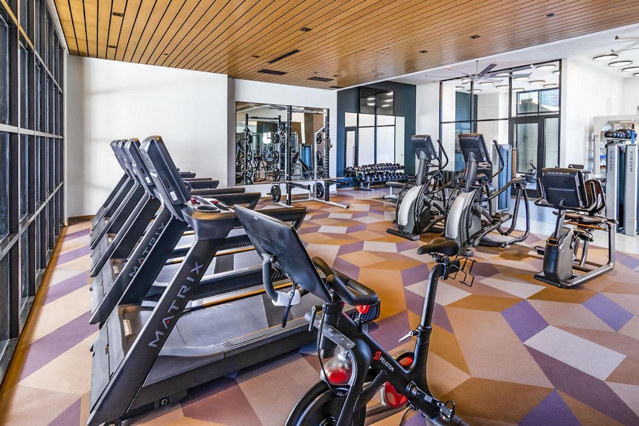 South End W Fireplace Gym & Pool Apartment *