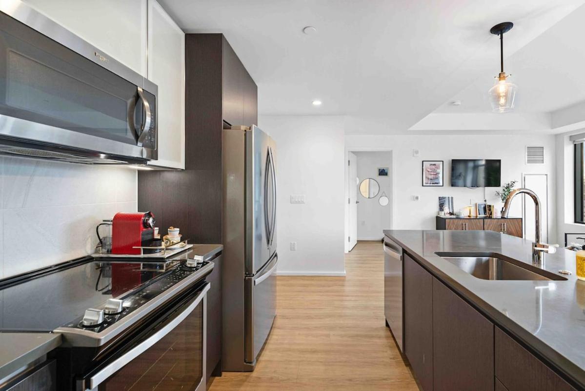 Luxe 2br Near Common With Pool Apartment Boston