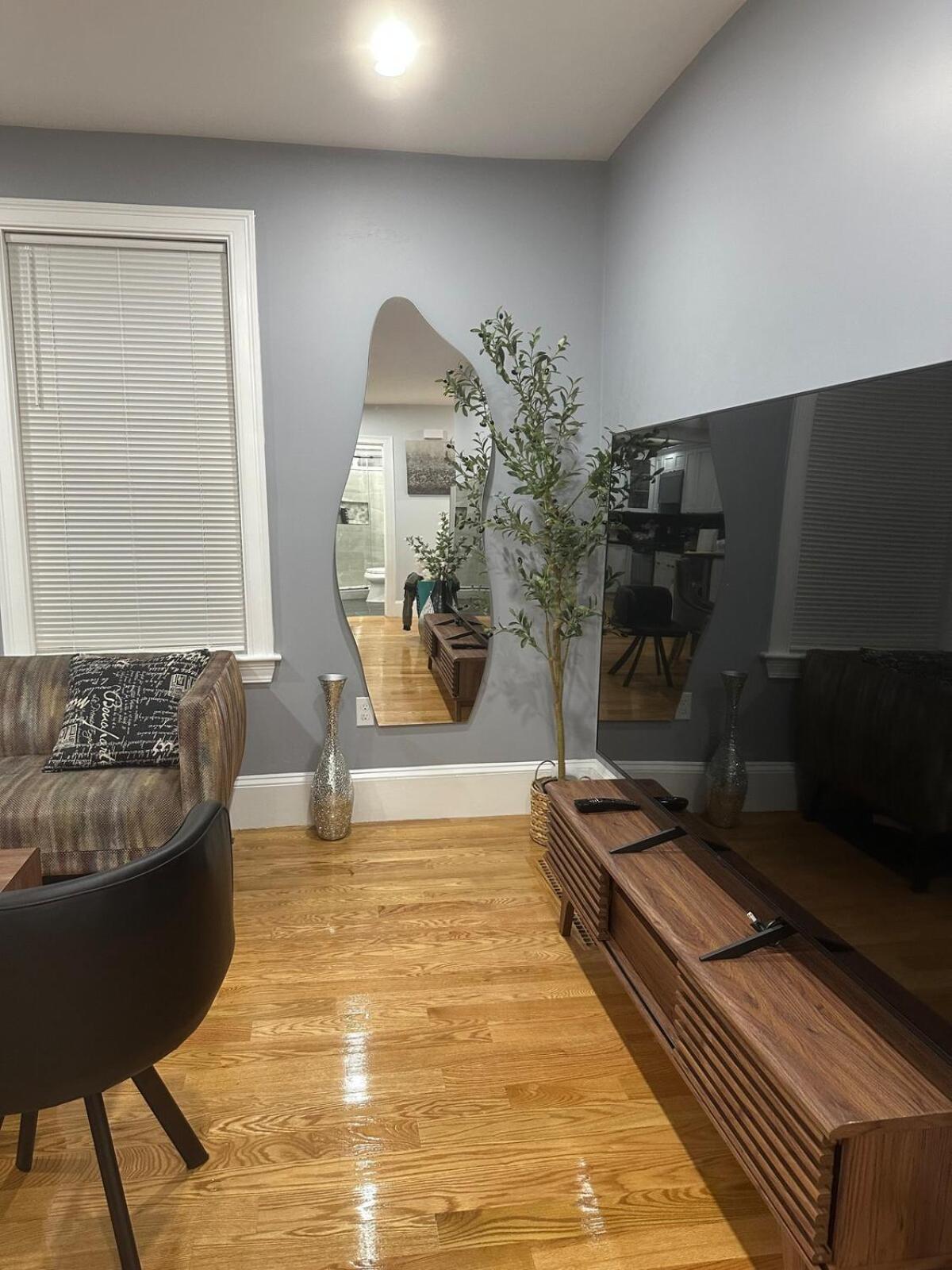 Apartment 85a Charming Base, 3br, 2ba Ideal For Families Boston