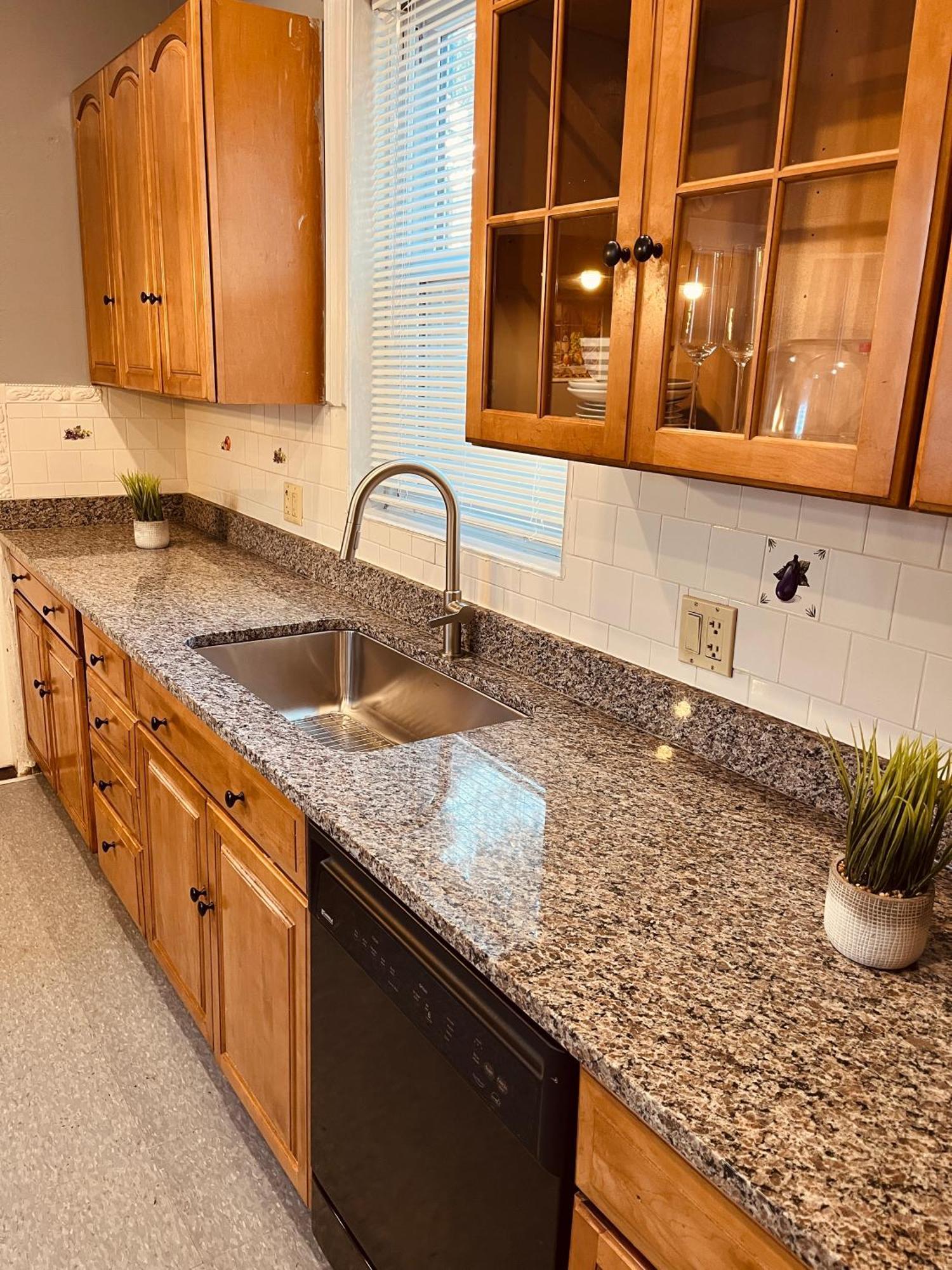 Quiet Two Bedroom In Convenient Location Boston