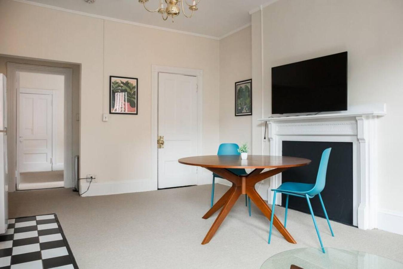 Charming 1 Bedroom Newbury Street Apartment Boston