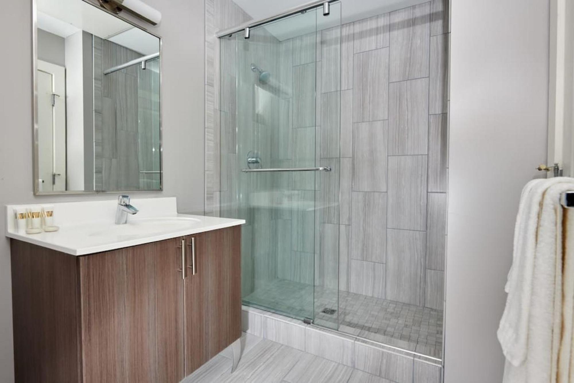 Furnished Luxury Loft Common Apartment *