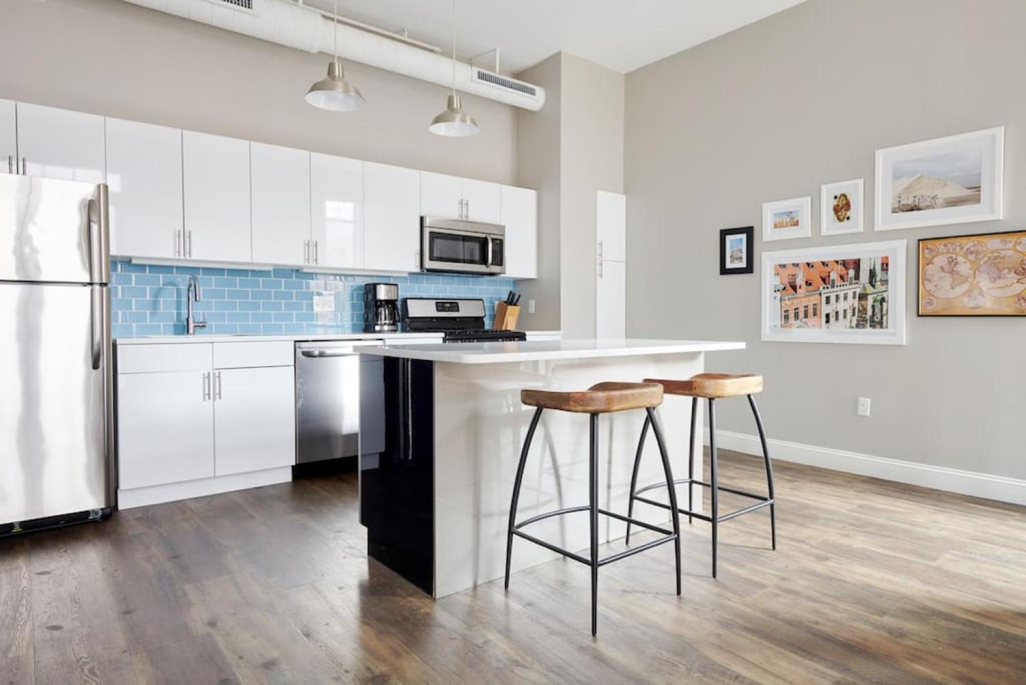 Furnished Luxury Loft Common Apartment *