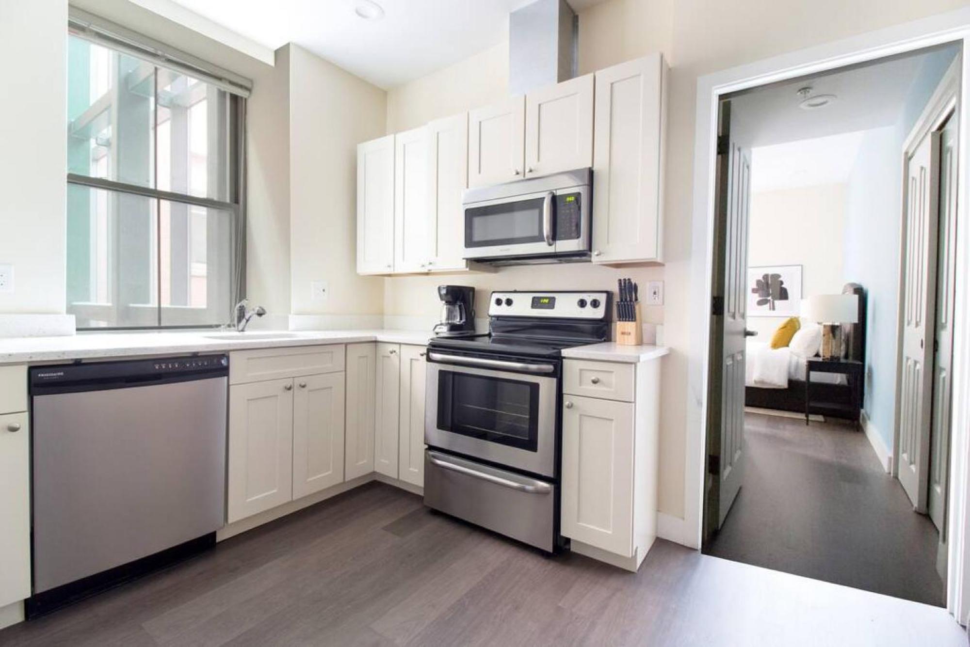 Downtown Luxury 1br Pets Welcome Washer And Dryer In Building Apartment *