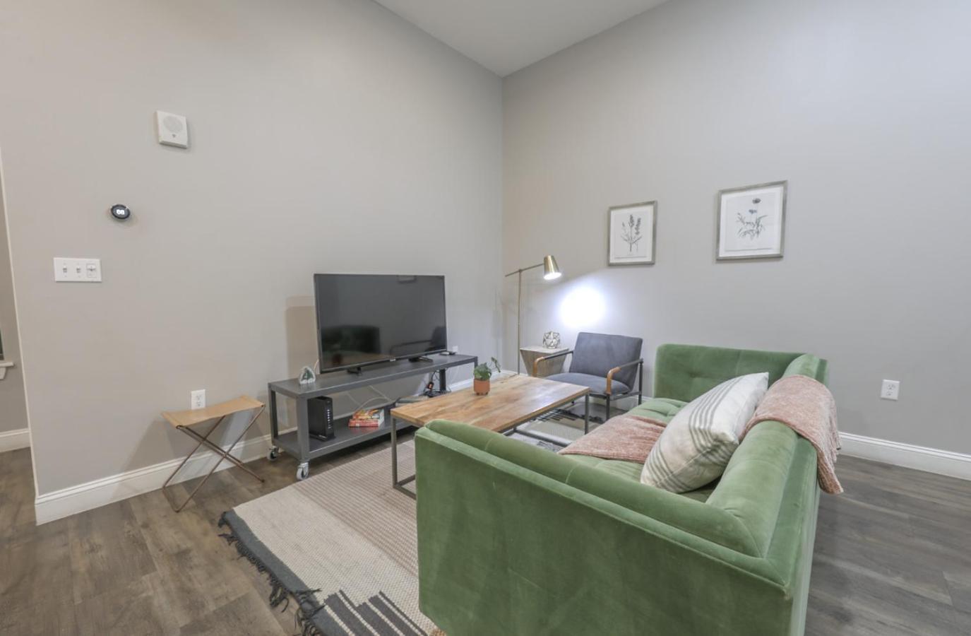 Common Loft With Washer Dryer *