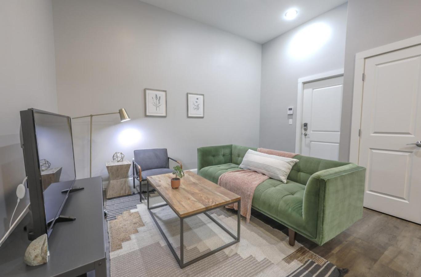 Common Loft With Washer Dryer Apartment