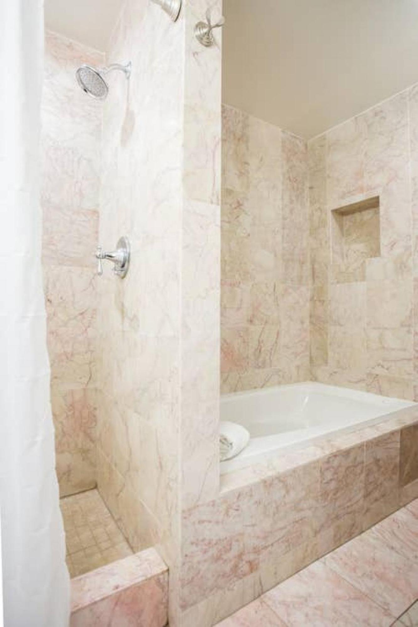 Apartment Classic Furnished 1br In Fenway In Brownstone Bldg