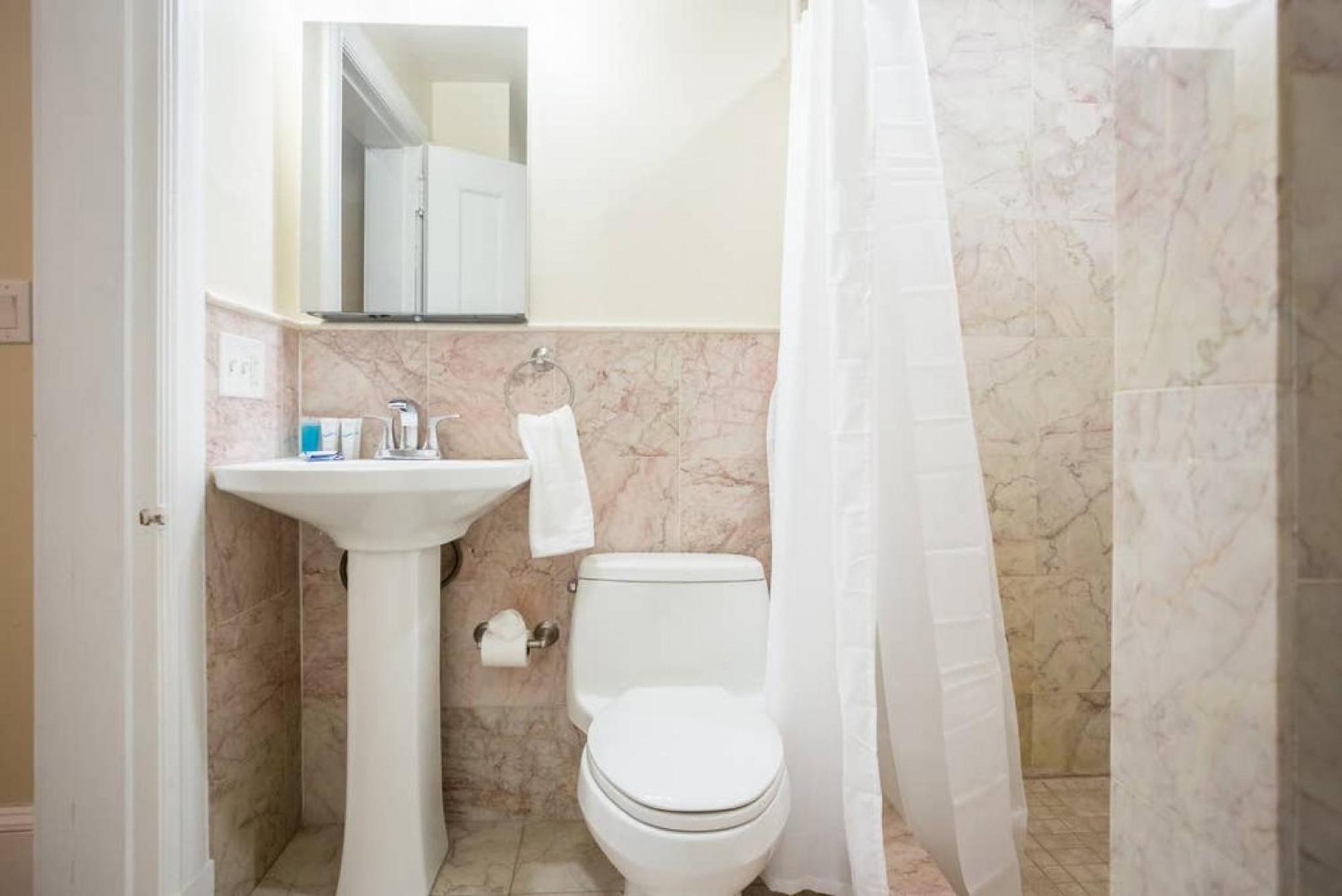 Apartment Classic Furnished 1br In Fenway In Brownstone Bldg *