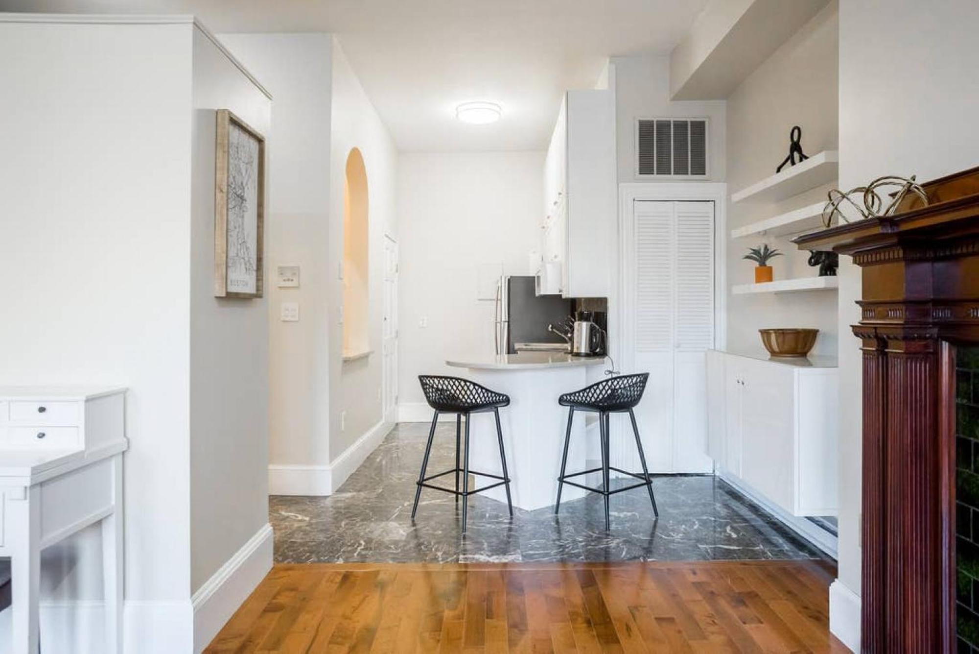 Classic Furnished 1br In Fenway In Brownstone Bldg Boston