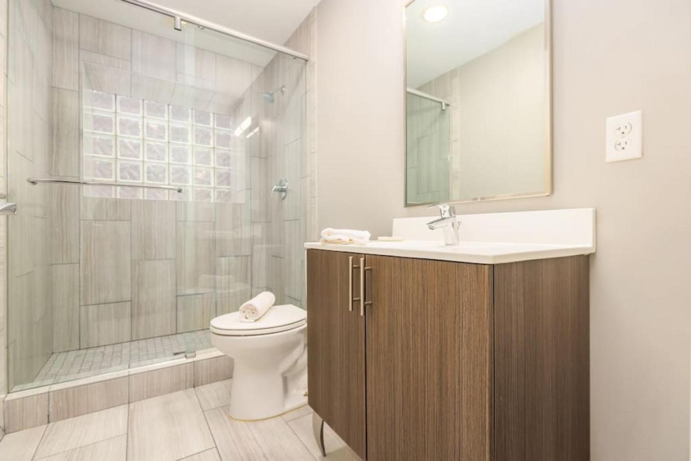 Designer Lux 4 Bed Loft Steps To The State House