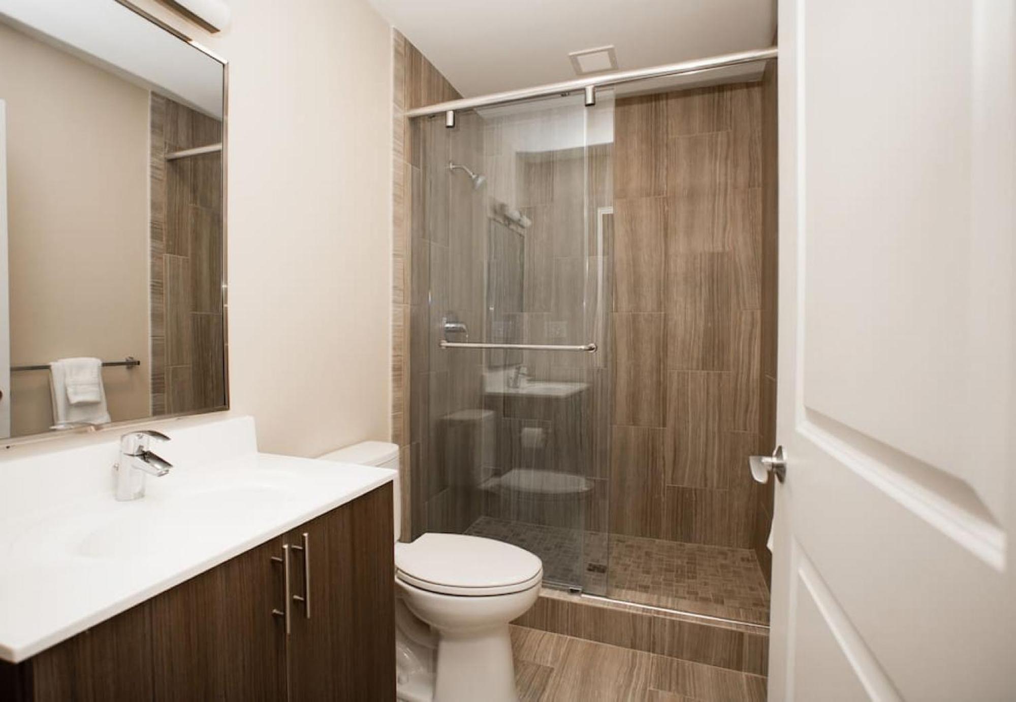 Centrally Located Luxurious Loft Walk Anywhere *