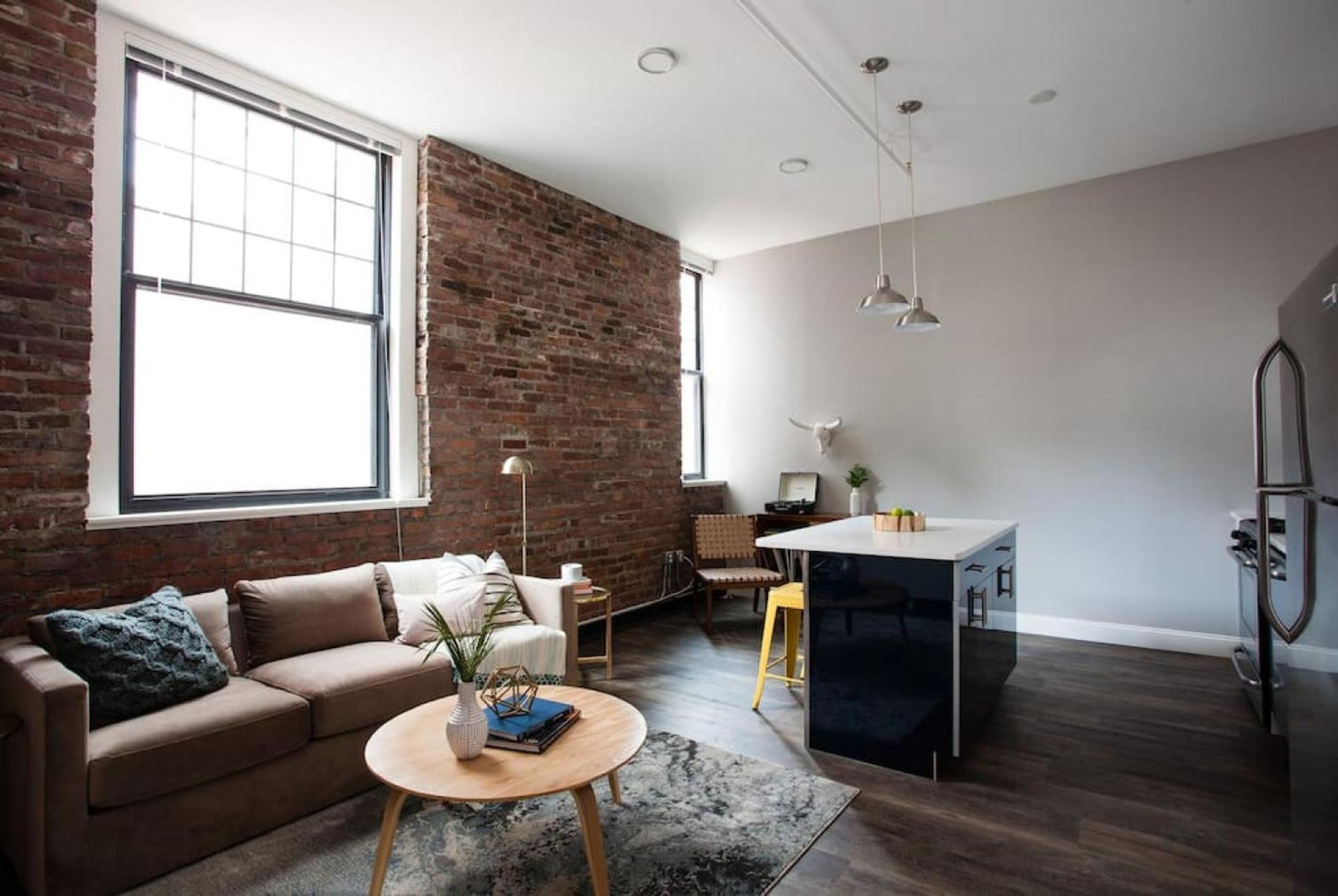 Centrally Located Luxurious Loft Walk Anywhere Apartment