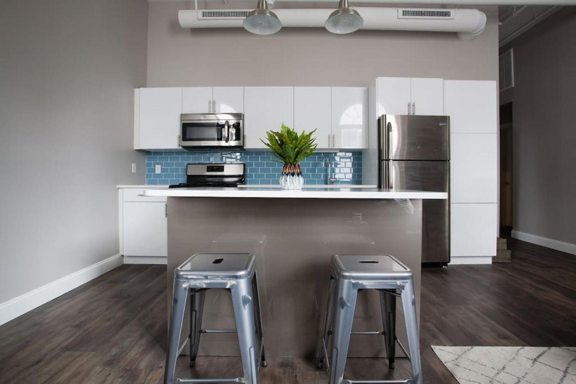 4 Bed Loft Steps To Common Beacon Hill Apartment