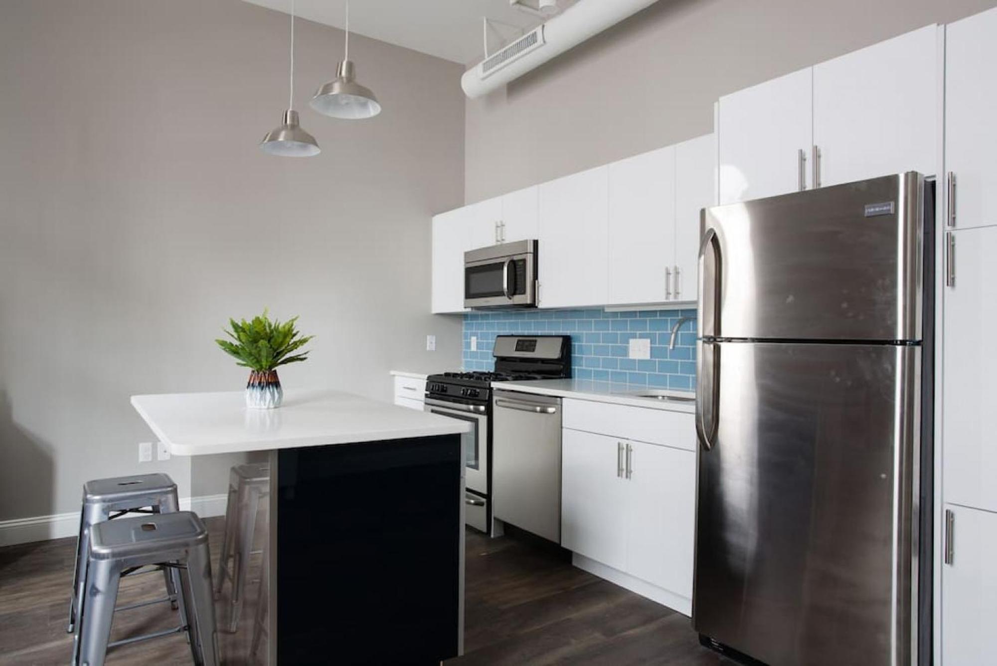 Apartment 4 Bed Loft Steps To Common Beacon Hill *