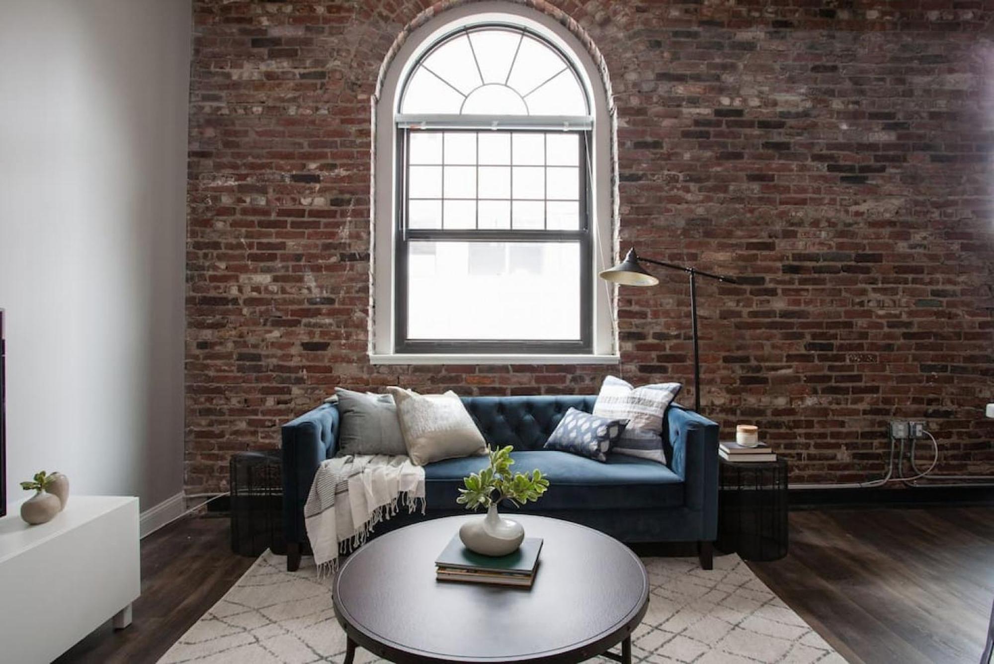 4 Bed Loft Steps To Common Beacon Hill Apartment *