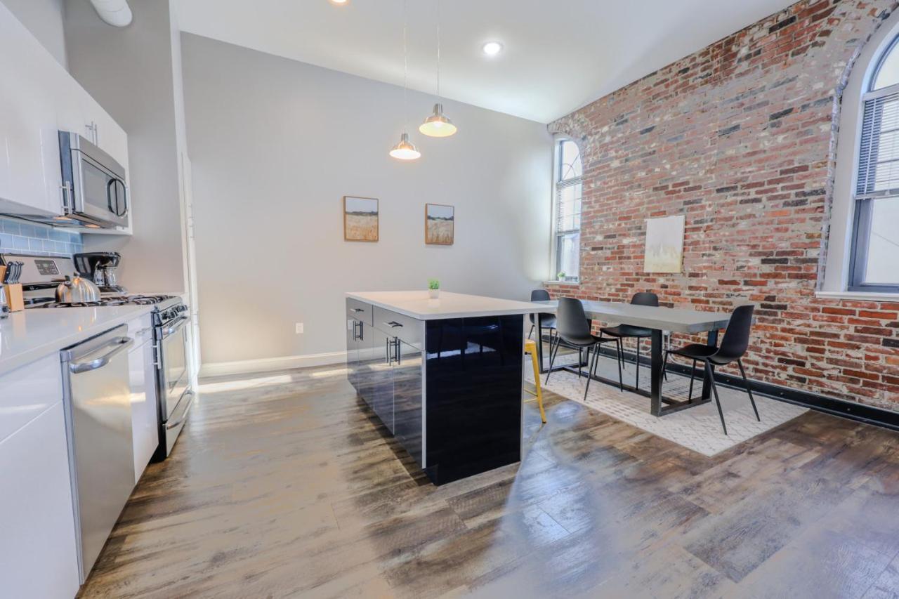 Lavish 3 Bed In Downtown Keyless Entry