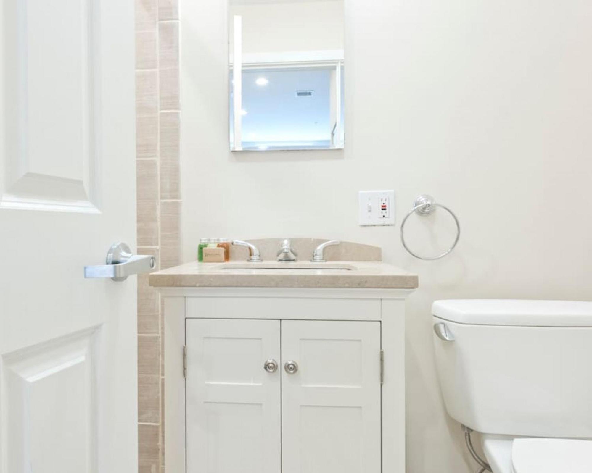 Simple 1br Financial District Keyless Entry *