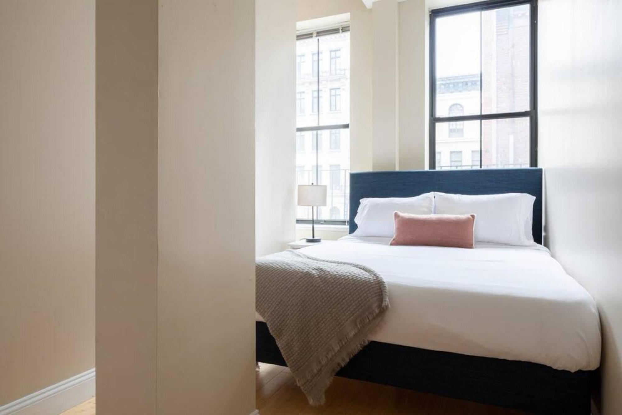 Large Ceilings Centrally Located 4bed 2bath Appartement