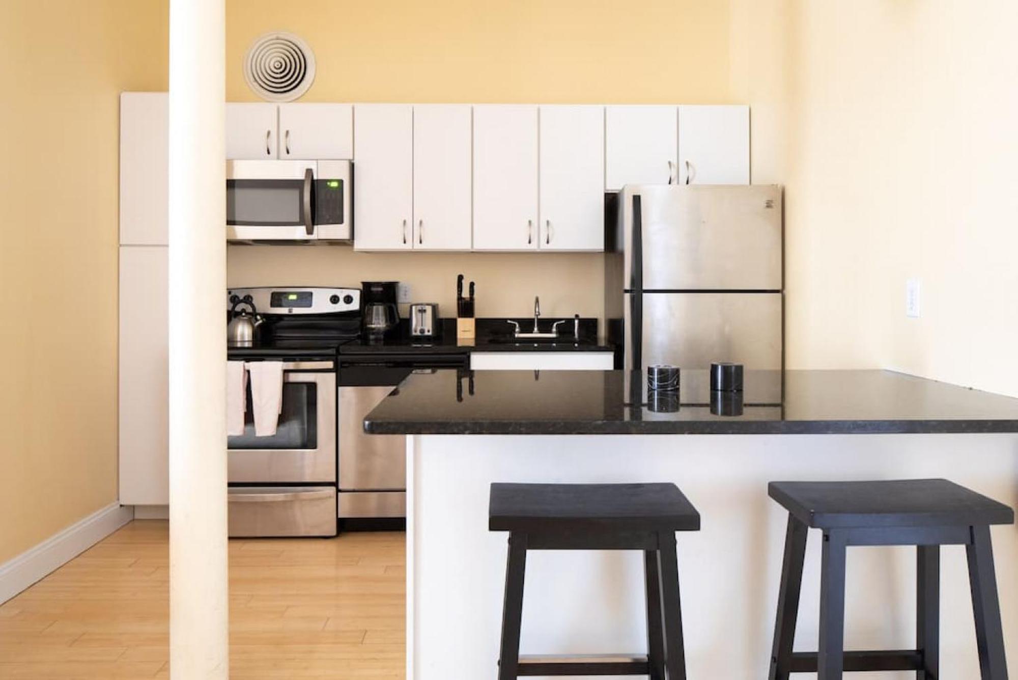Large Ceilings Centrally Located 4bed 2bath Appartement Boston
