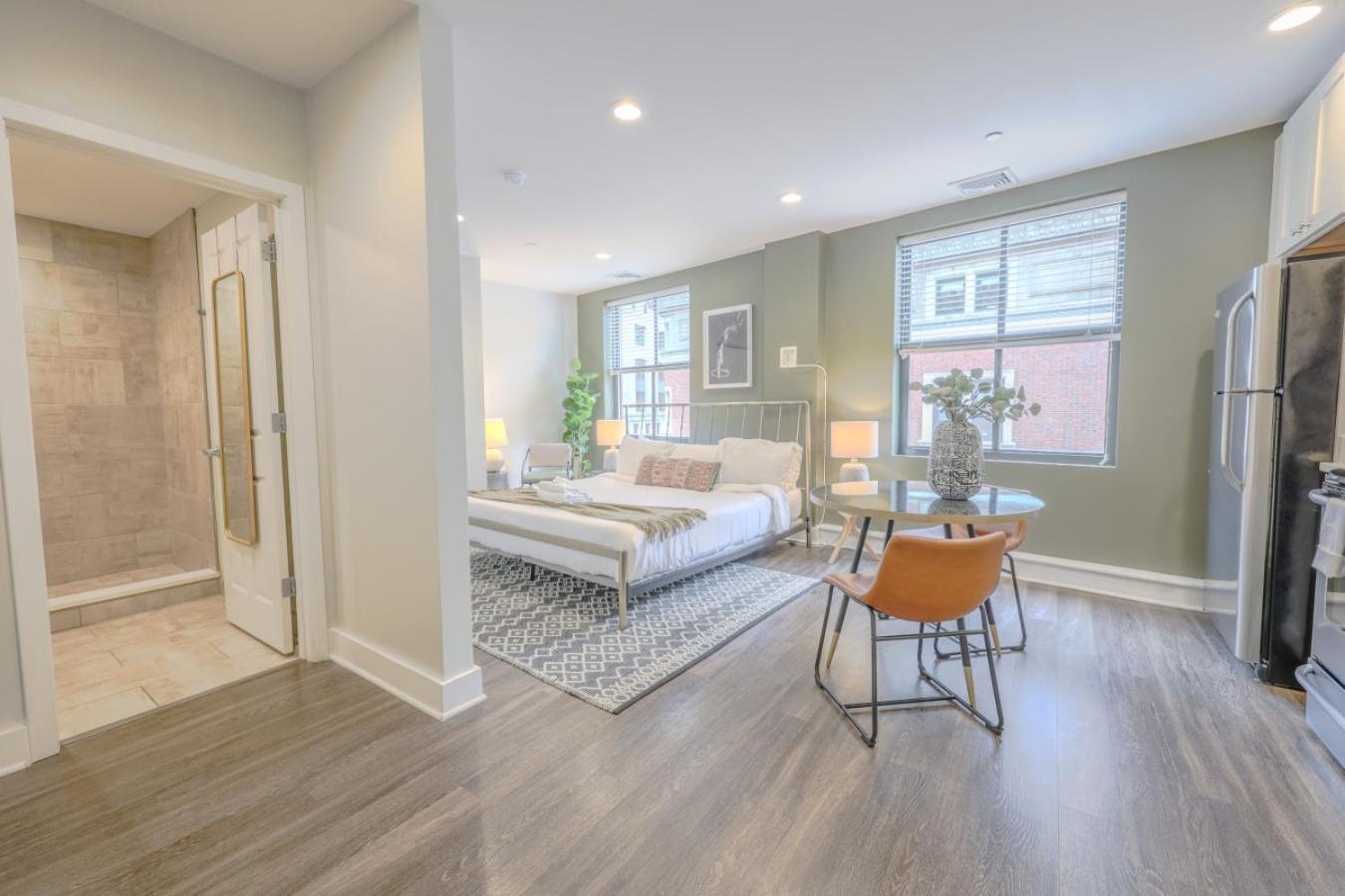 Sleek Fidi Close To Public Transit Boston