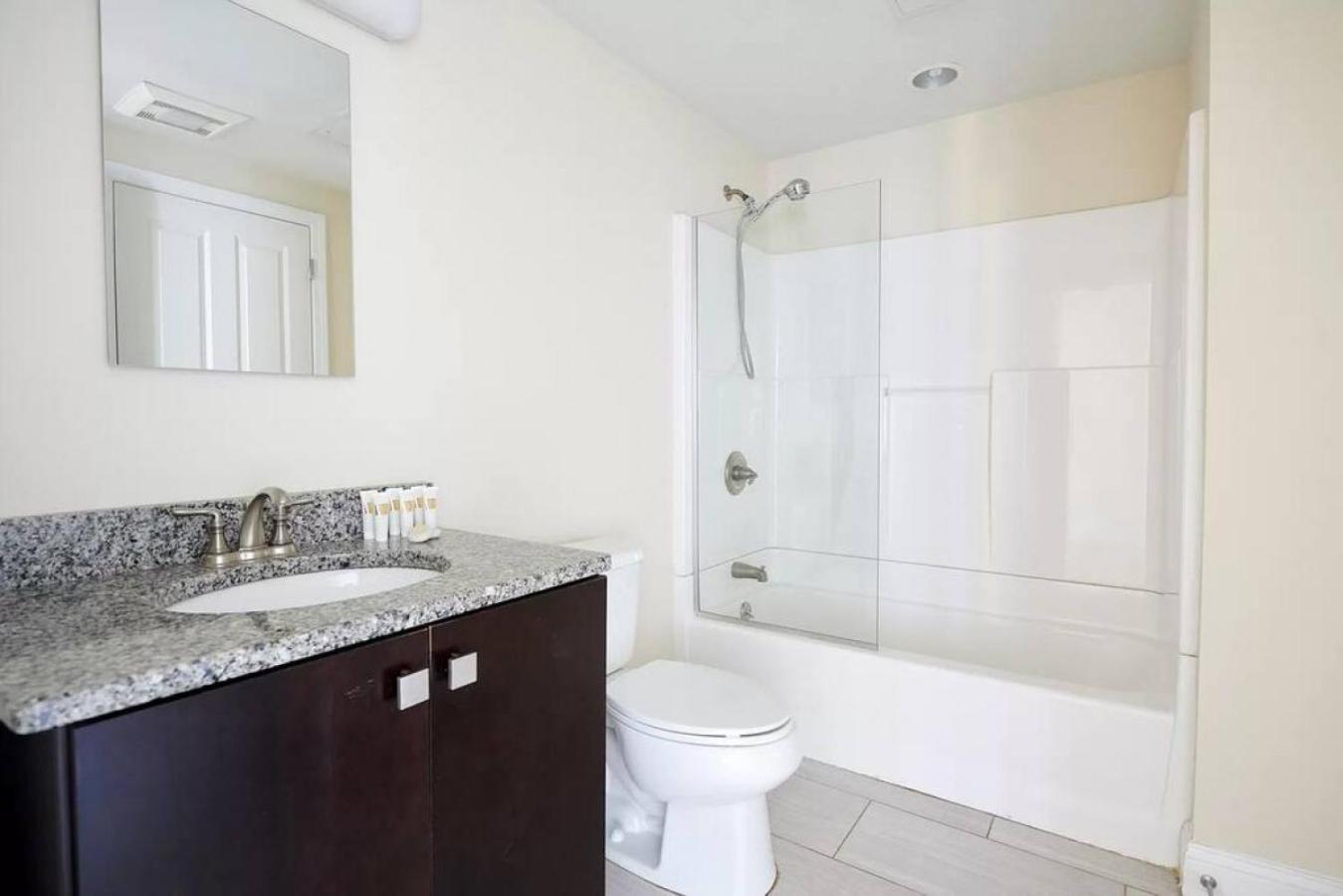 Spacious 2br Fidi District Centrally Located *
