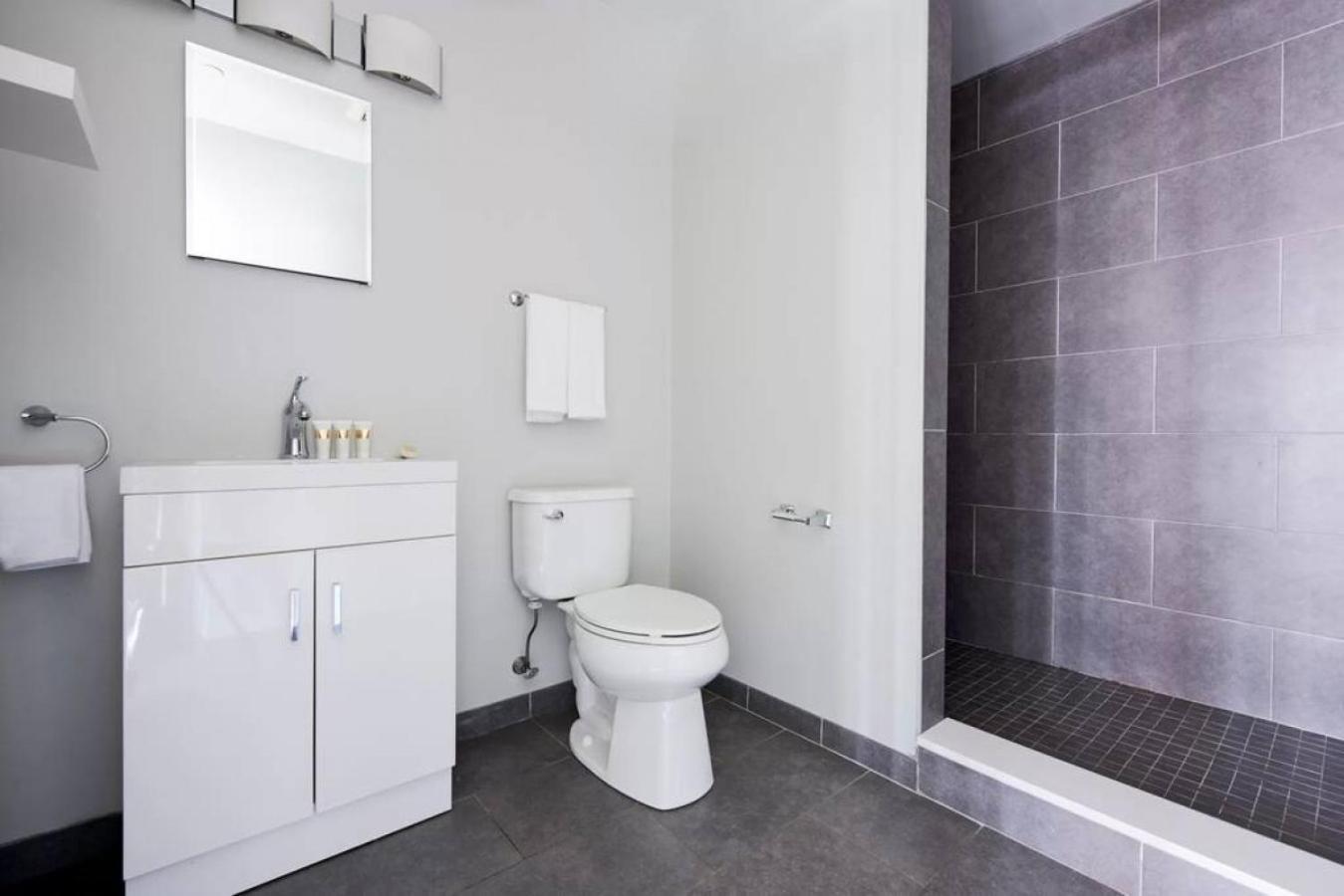 Spacious Fidi 2br 2ba Close To Everything Apartment