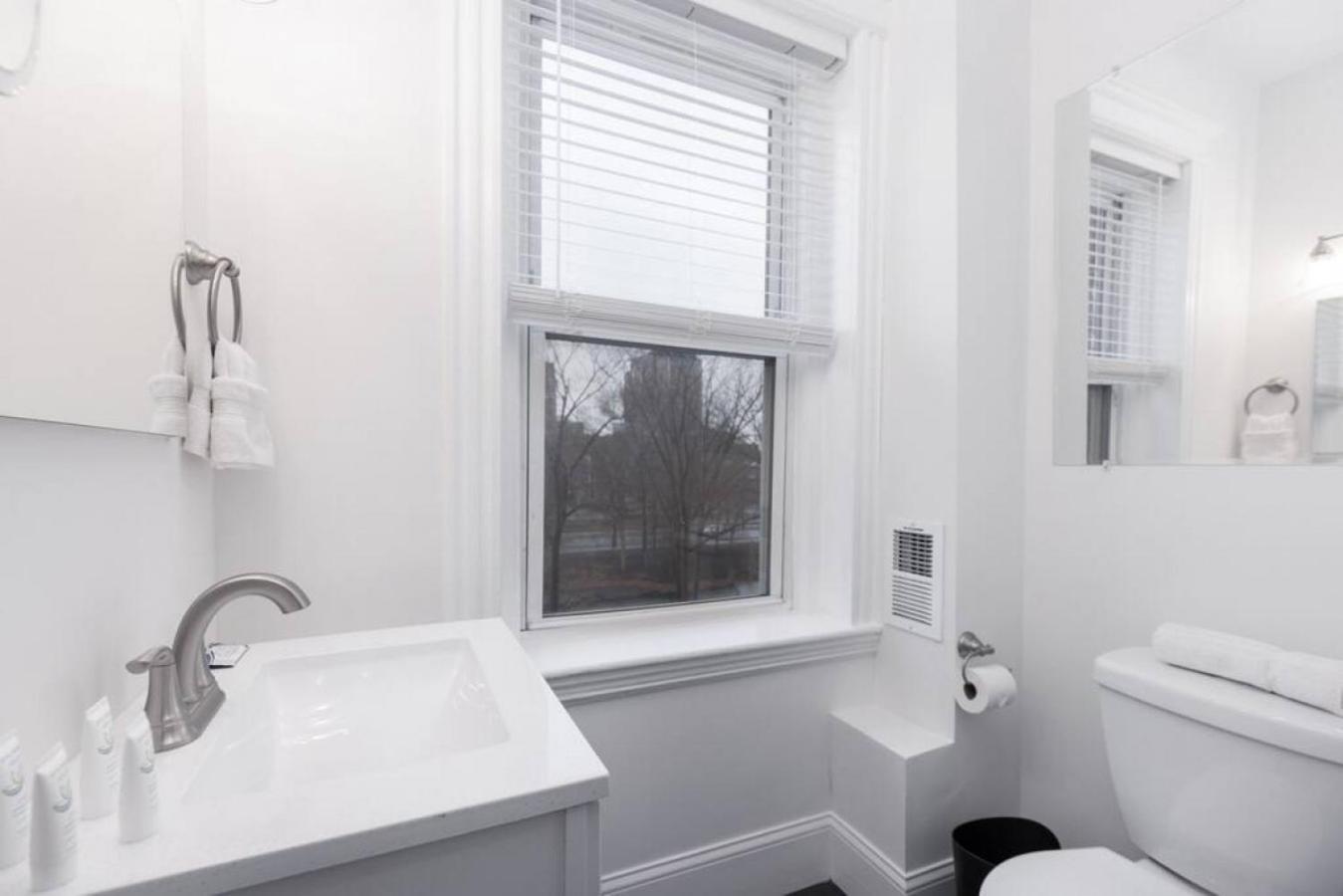 Cozy Fenway Apartment