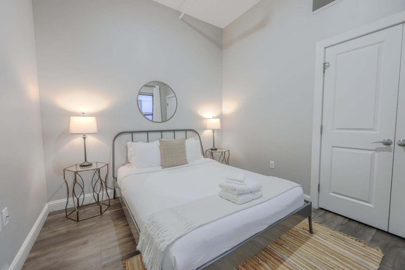 Pet Friendly Downtown Elevator Washer Dryer