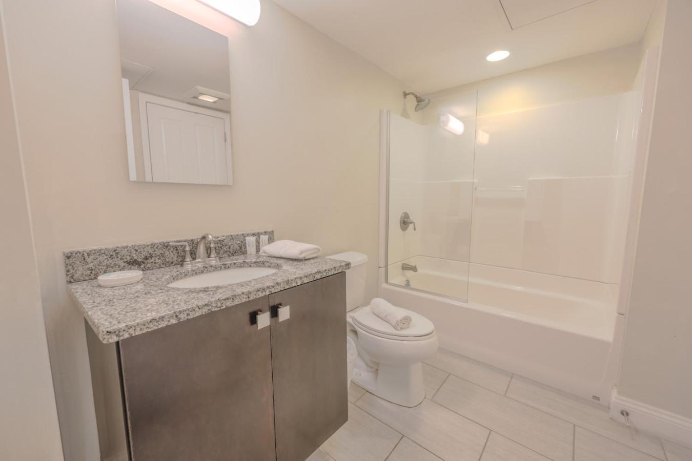 Bright And Bold 2 Bedroom Unit Minutes From The T Boston