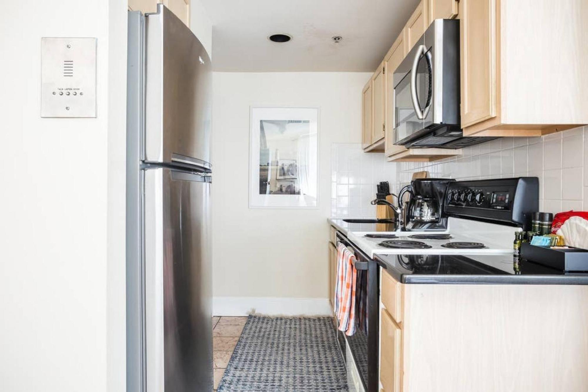 Convenient, Furnished 1br In The Heart Of Apartment