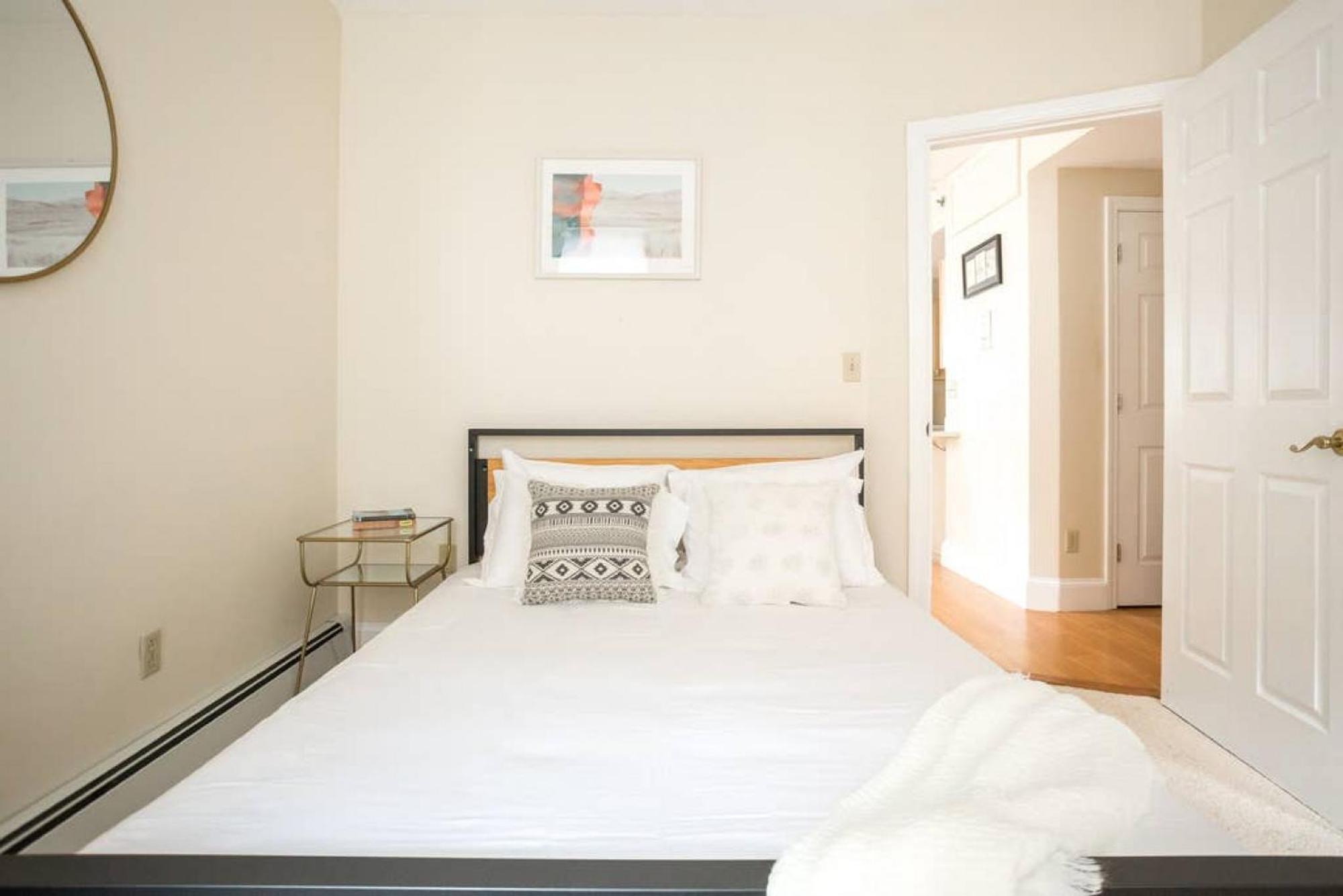 Apartment Delightful Downtown 2bed 2bath *
