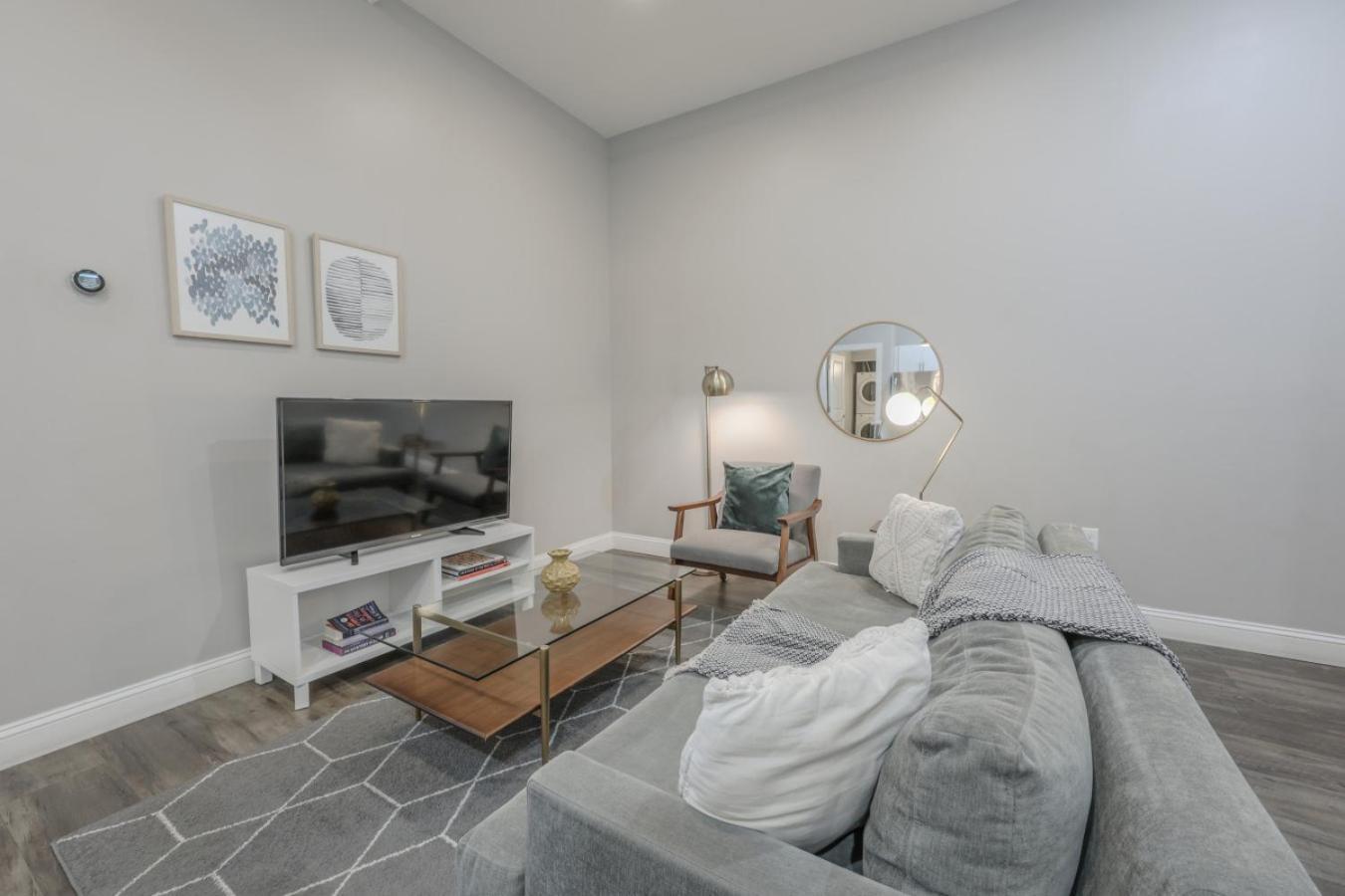 Pet Friendly Downtown Elevator Washer Dryer Apartment Boston
