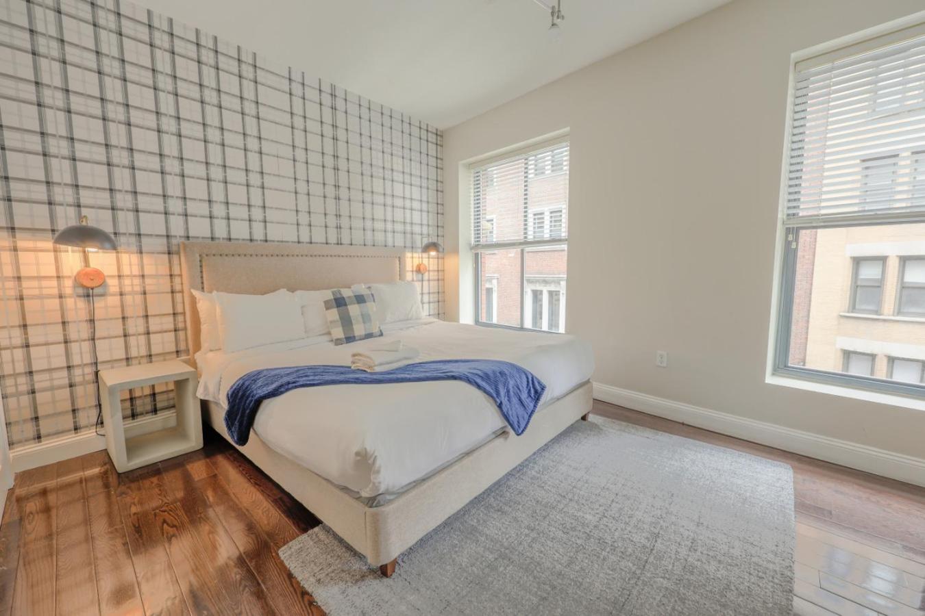 Bright And Bold 2 Bedroom Unit Minutes From The T Boston