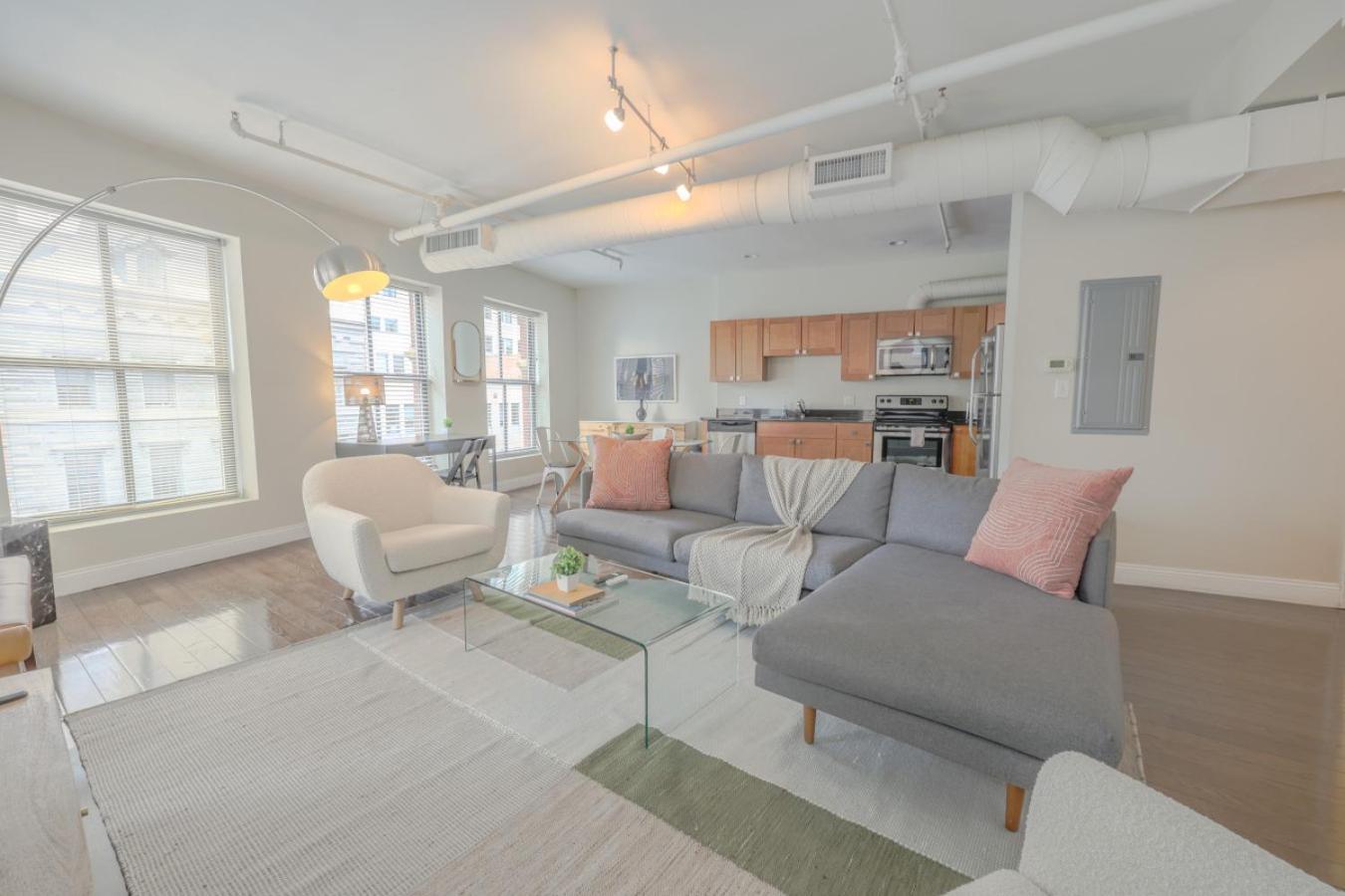 Bright And Bold 2 Bedroom Unit Minutes From The T Apartamento Boston