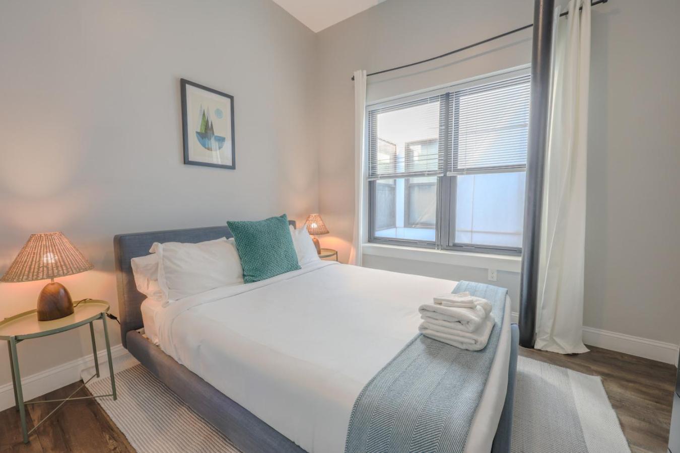 Unbeatable Location 4 Bed Loft Parking Optional * Boston