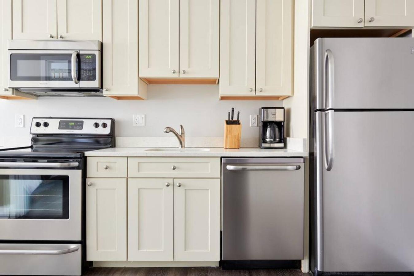 Spacious 1br In Fidi Close To T Apartment *