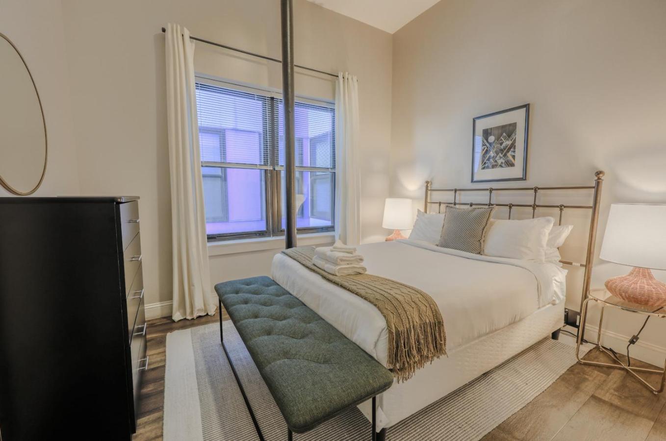 Apartment Unbeatable Location 4 Bed Loft Parking Optional *