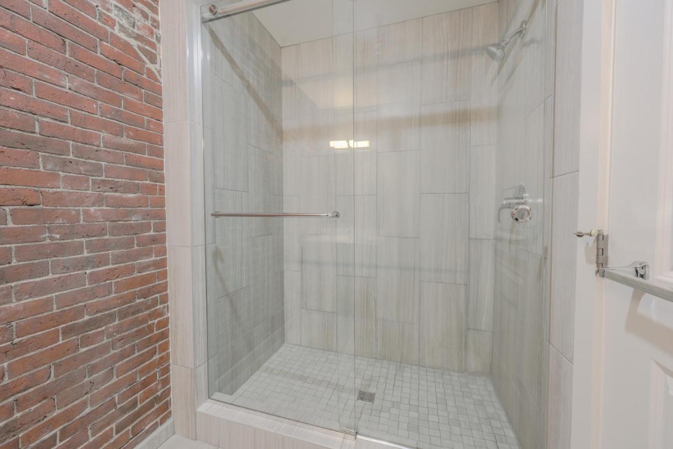 Unbeatable Location 4 Bed Loft Parking Optional Apartment Boston