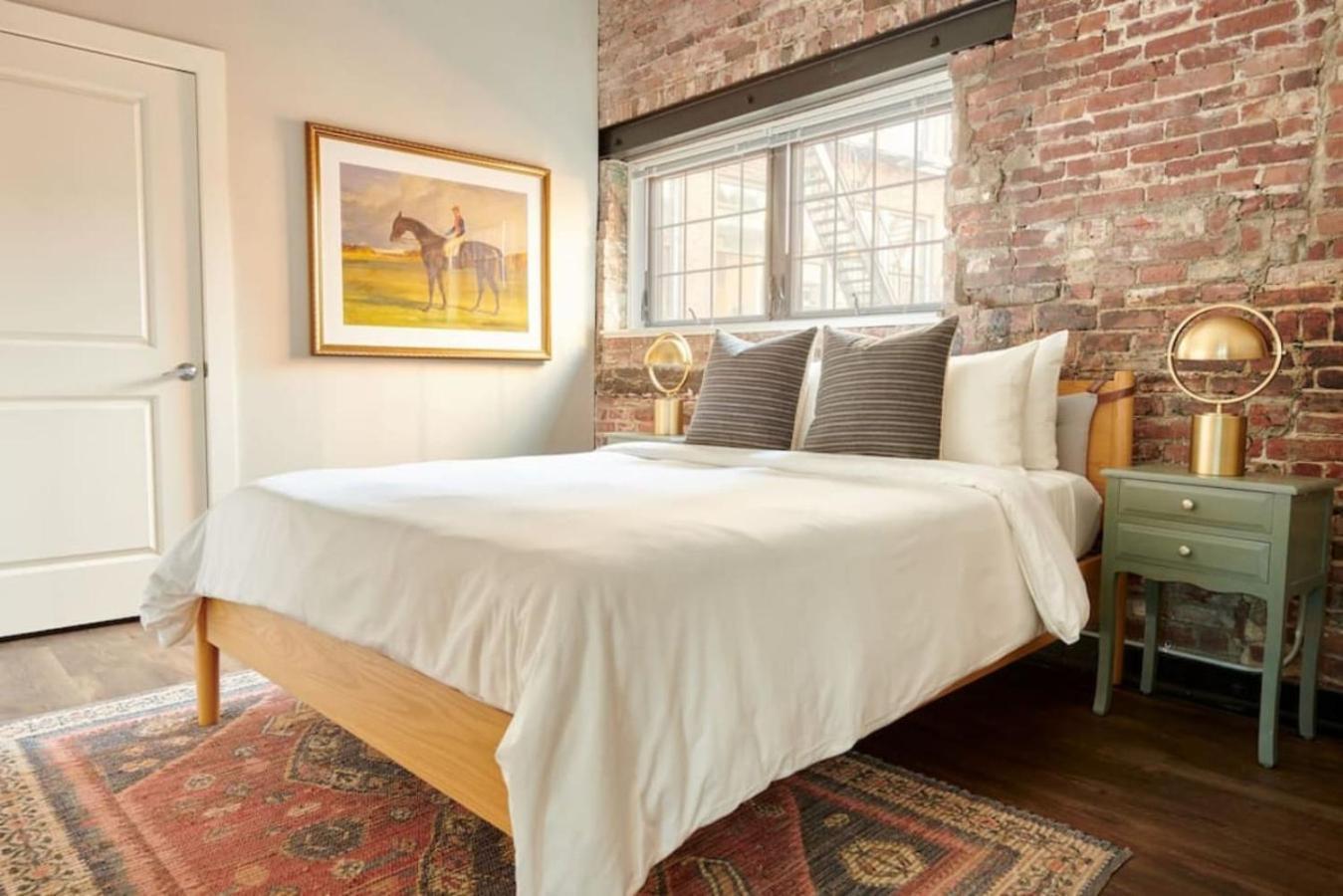 Spacious 4bed Loft Downtown Beacon Hill *