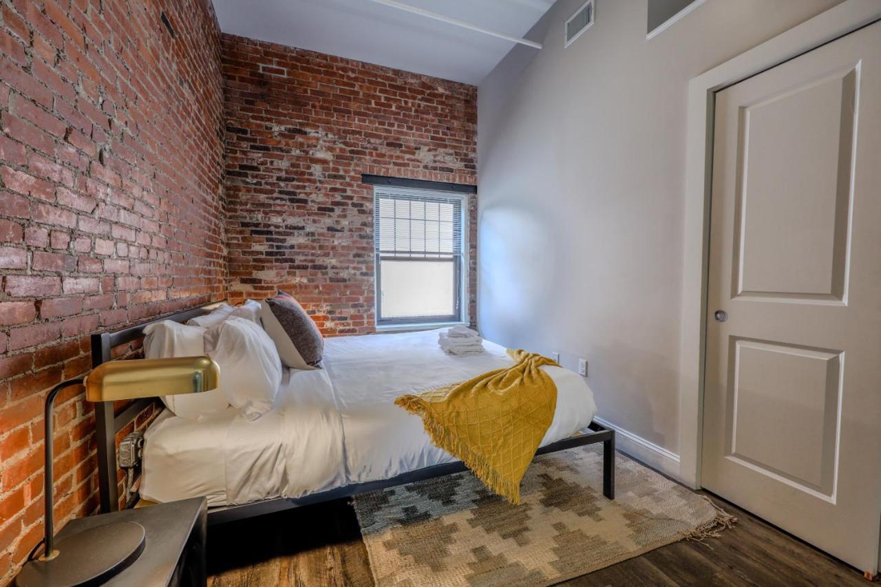 Parking Available Fully Furnished 4 Bed 2 Bath Flat Apartment