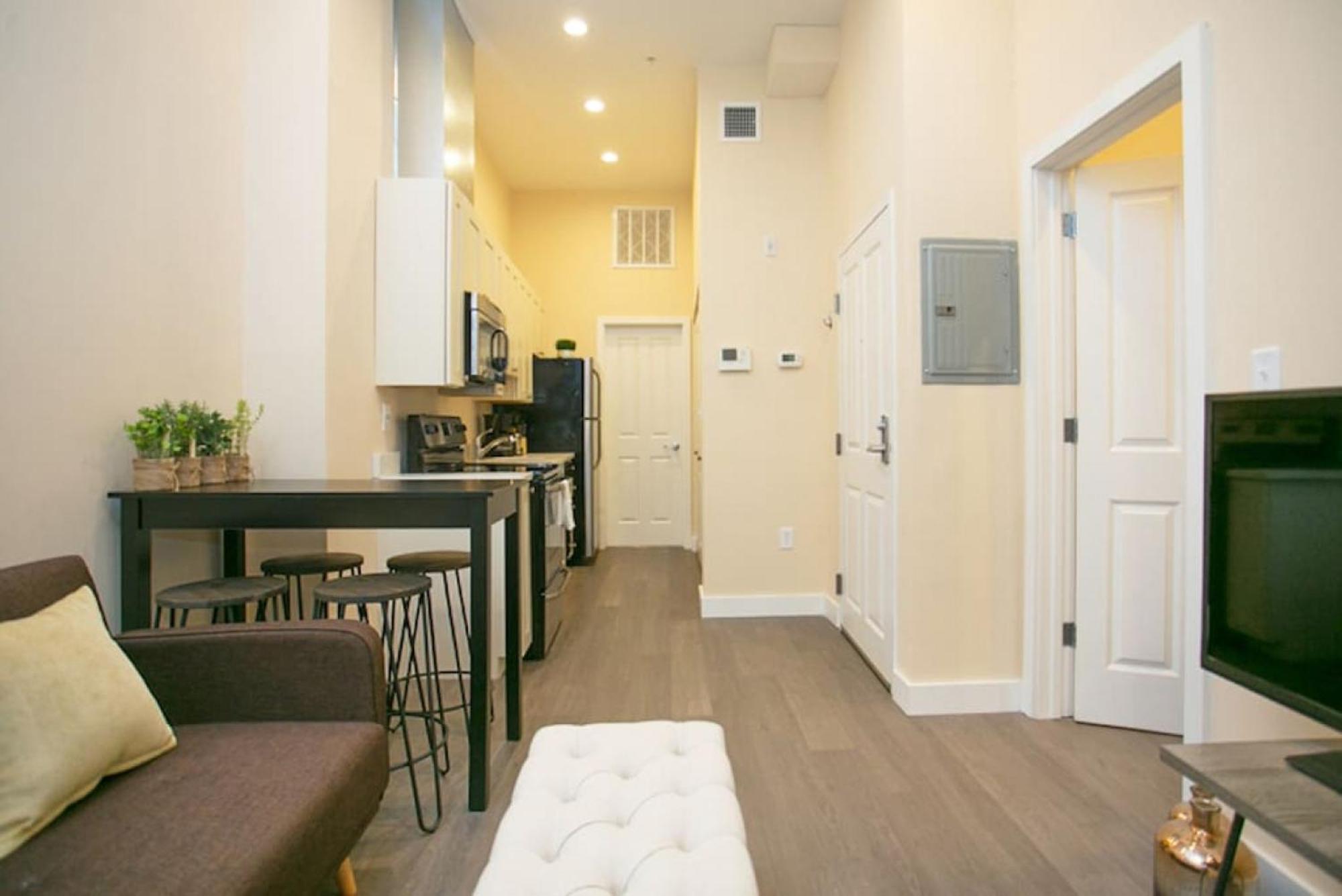 Downtown Loft Walk Anywhere Ideal For Nurses Apartment *