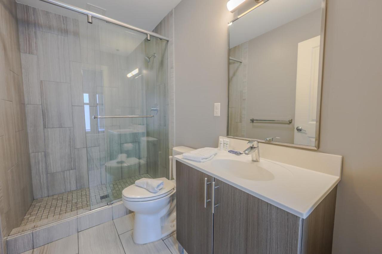 Parking Available Fully Furnished 4 Bed 2 Bath Flat Apartment *