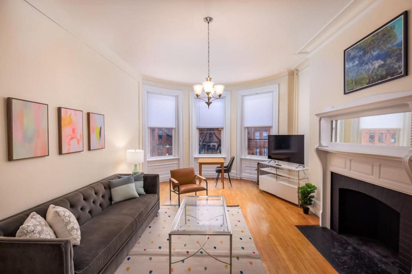 Beautiful Newbury St 1 Bedroom Unit Apartment