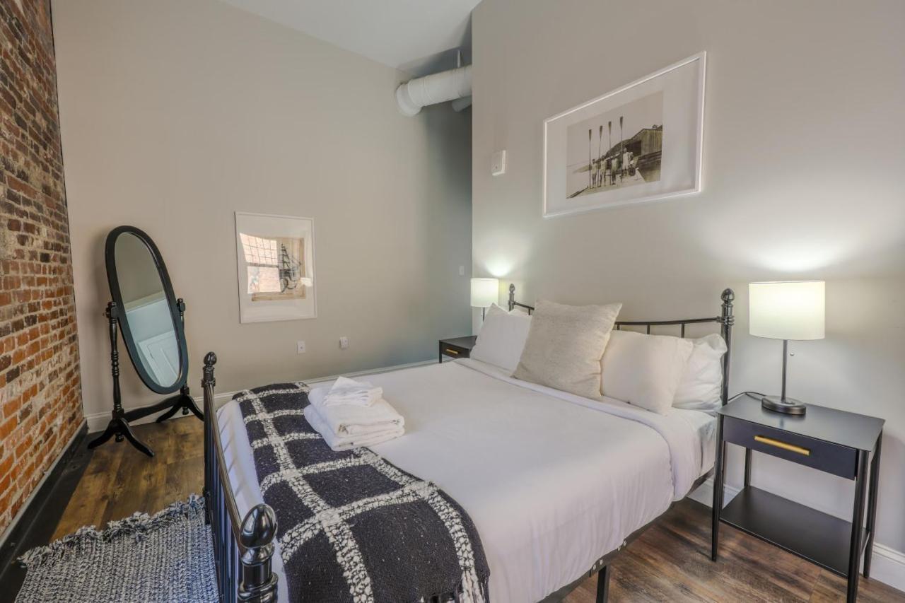 Parking Available Fully Furnished 4 Bed 2 Bath Flat *