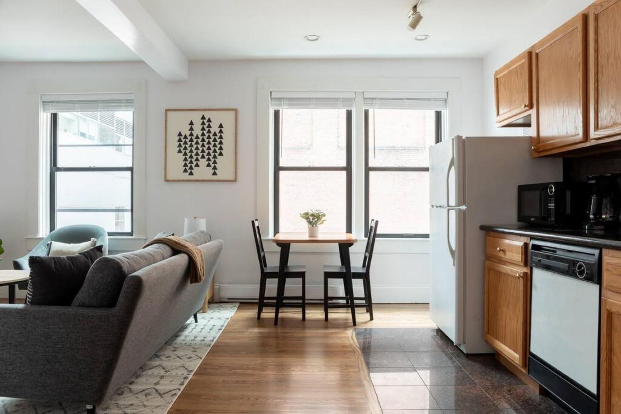 Modern 1brs Steps From Common And South End *