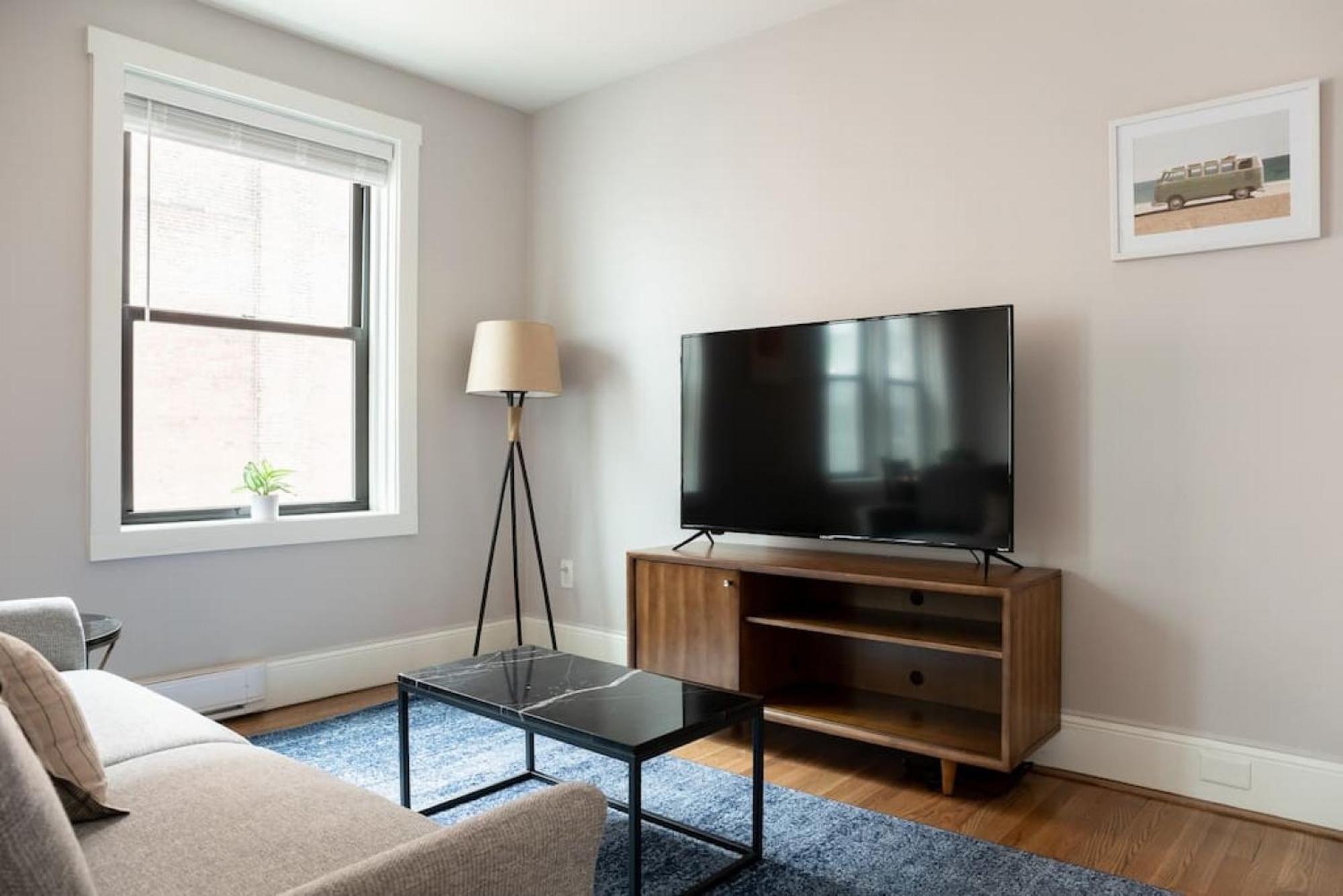 Apartment Simple 1br Steps To Common And South End *