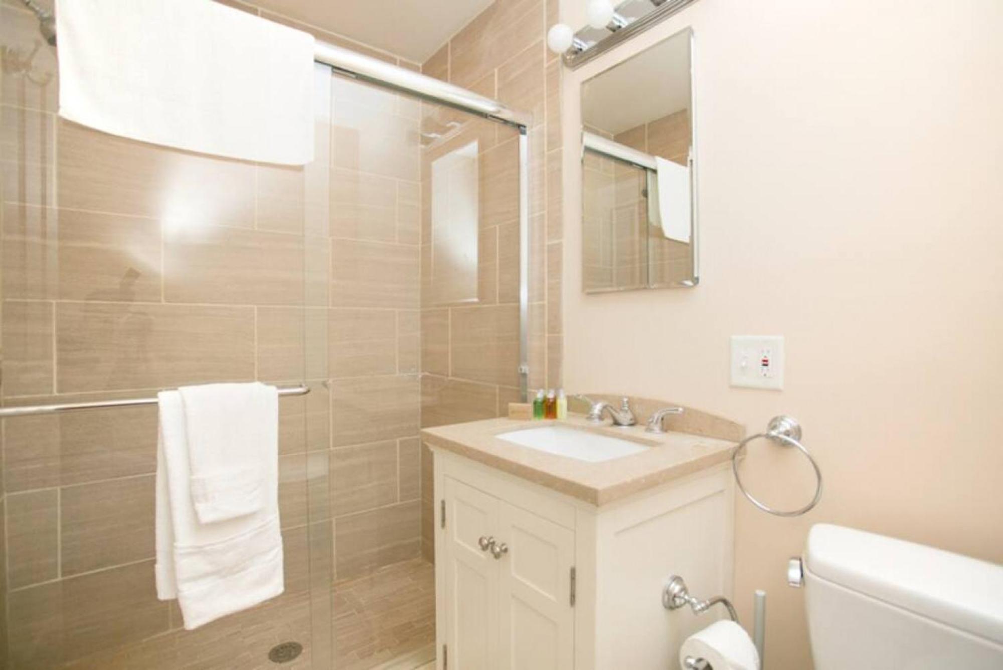 Newly Designed Loft - Fast Wifi - Pet Friendly Apartment