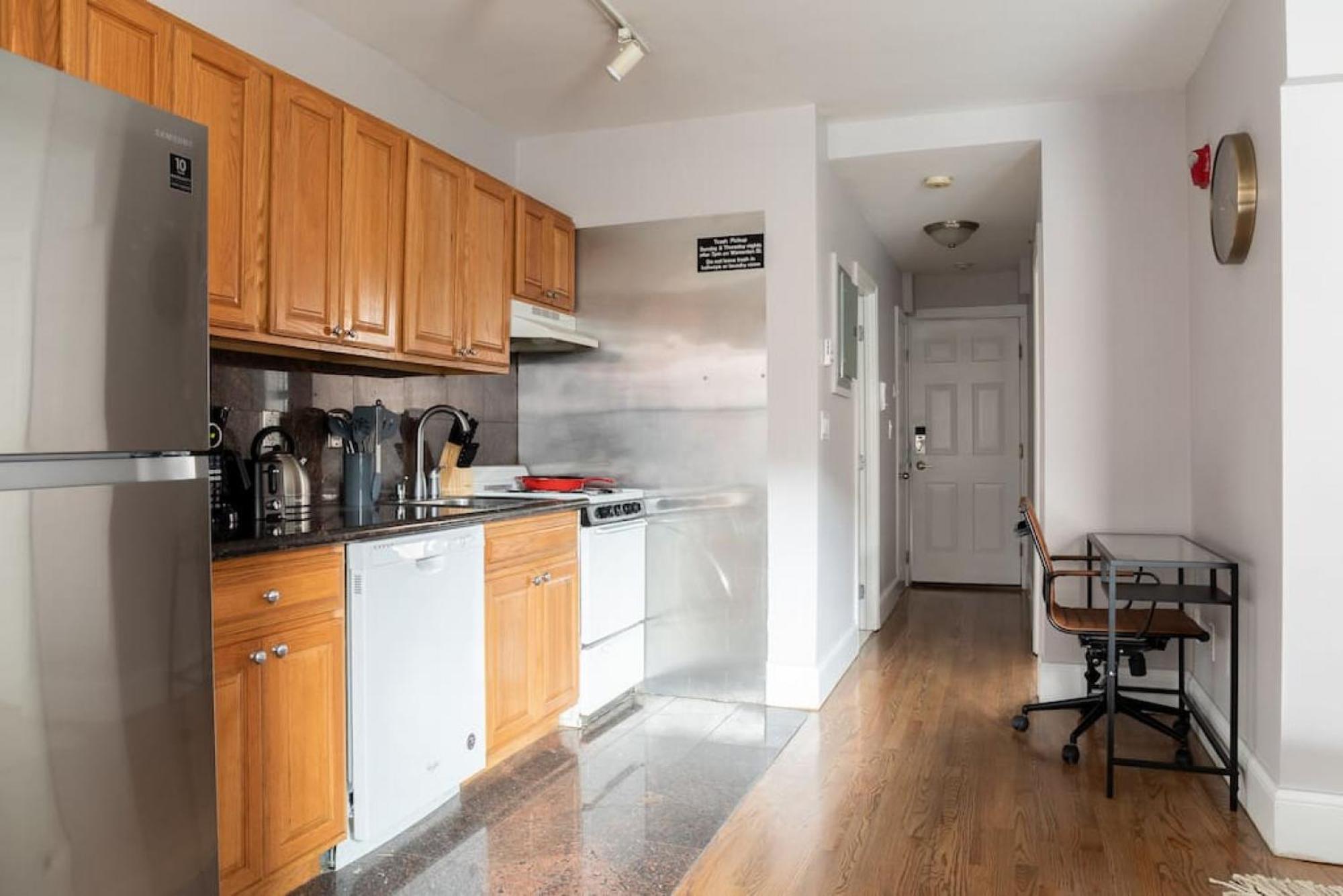 Bay Village Charm With 99 Walkscore With Short And Long Apartment *